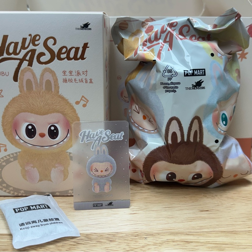 Hehe AUTHENTIC Pop Mart Labubu - Have A Seat